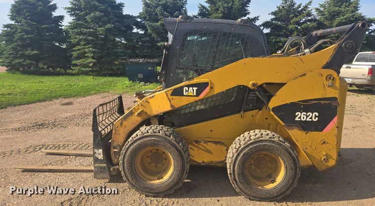 image for item DT7242 2010 Caterpillar 262C skid steer loader