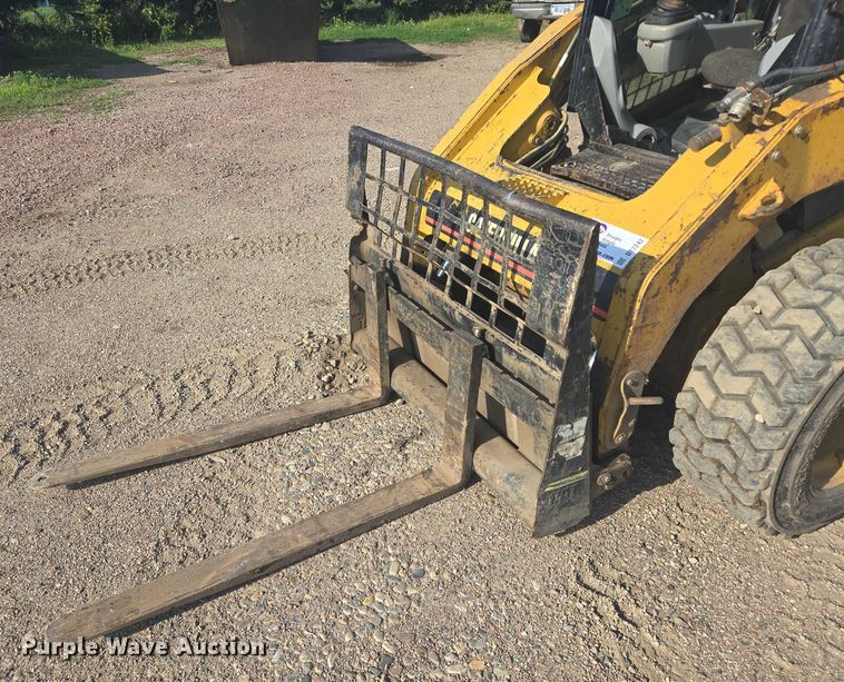 image for item DT7242 2010 Caterpillar 262C skid steer loader