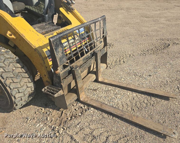 image for item DT7242 2010 Caterpillar 262C skid steer loader