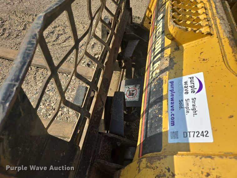 image for item DT7242 2010 Caterpillar 262C skid steer loader