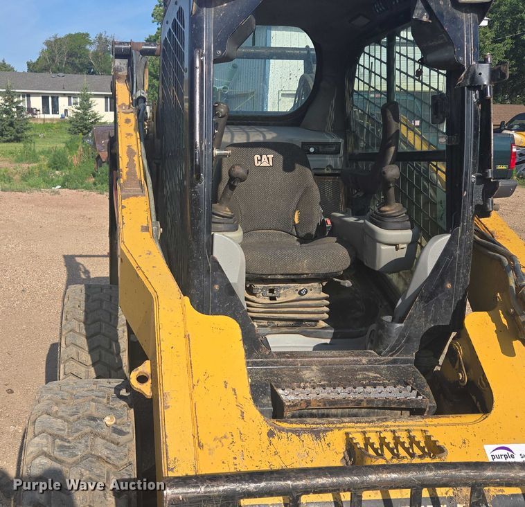 image for item DT7242 2010 Caterpillar 262C skid steer loader