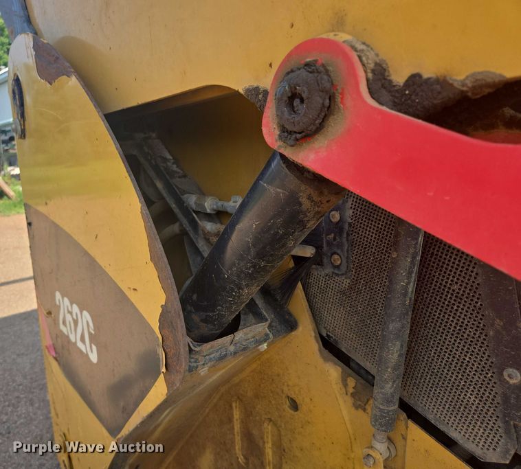 image for item DT7242 2010 Caterpillar 262C skid steer loader