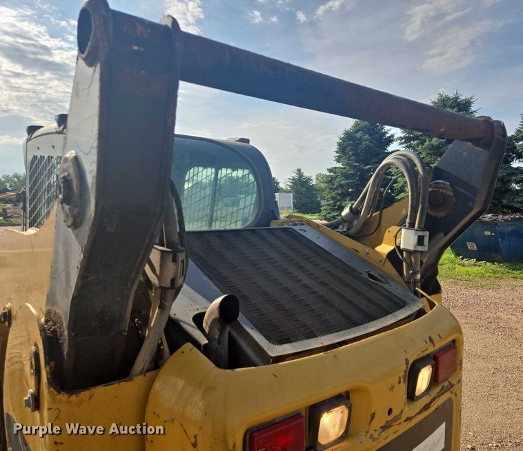 image for item DT7242 2010 Caterpillar 262C skid steer loader