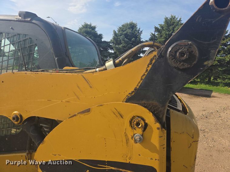 image for item DT7242 2010 Caterpillar 262C skid steer loader