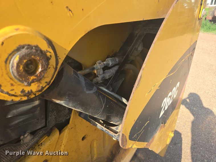 image for item DT7242 2010 Caterpillar 262C skid steer loader