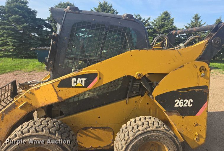 image for item DT7242 2010 Caterpillar 262C skid steer loader