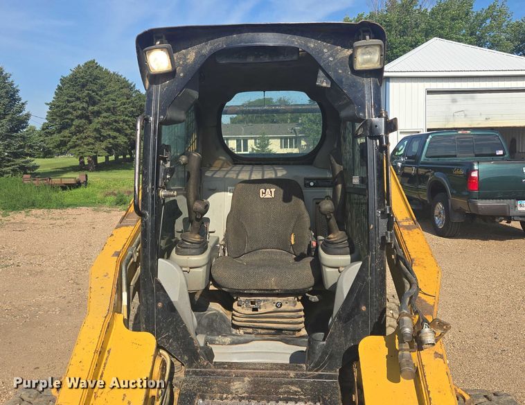 image for item DT7242 2010 Caterpillar 262C skid steer loader