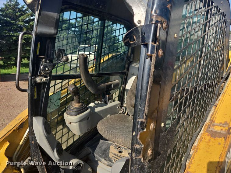 image for item DT7242 2010 Caterpillar 262C skid steer loader