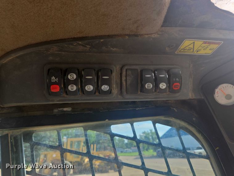image for item DT7242 2010 Caterpillar 262C skid steer loader