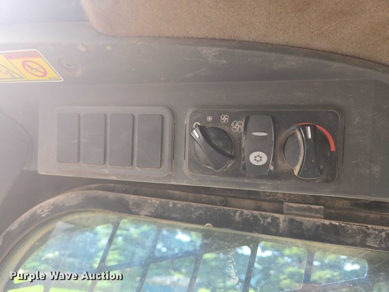 image for item DT7242 2010 Caterpillar 262C skid steer loader