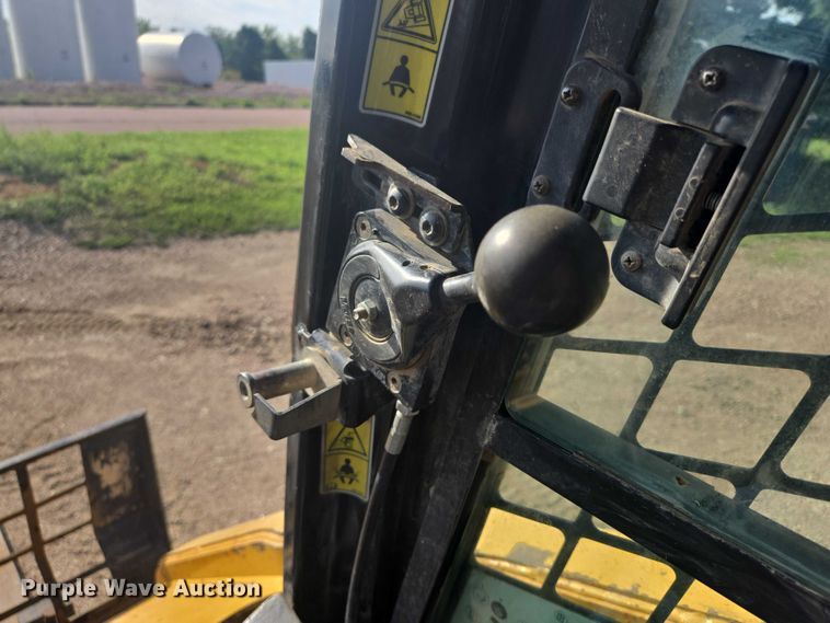 image for item DT7242 2010 Caterpillar 262C skid steer loader