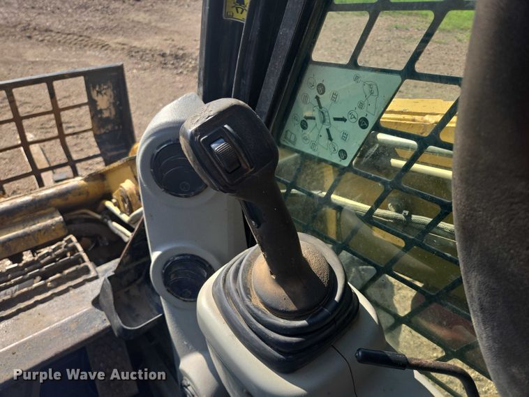 image for item DT7242 2010 Caterpillar 262C skid steer loader