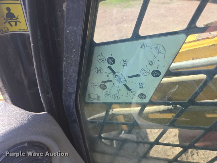 image for item DT7242 2010 Caterpillar 262C skid steer loader