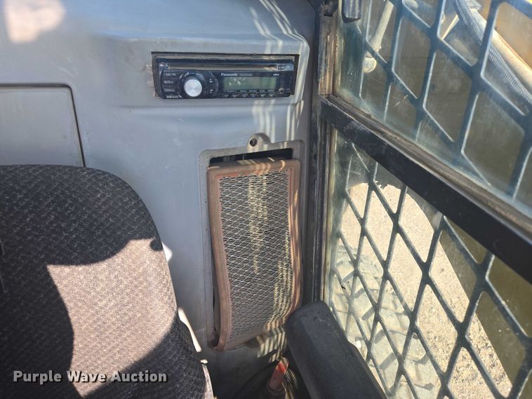 image for item DT7242 2010 Caterpillar 262C skid steer loader