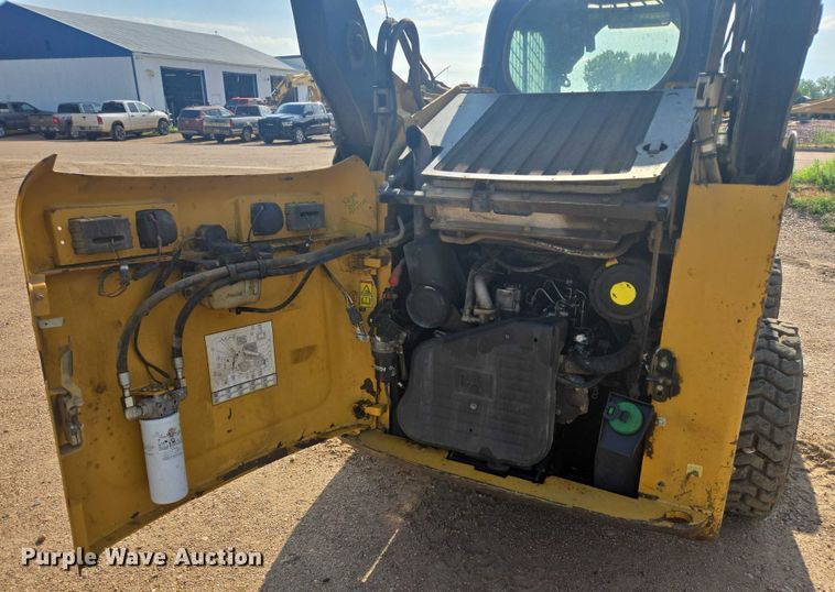 image for item DT7242 2010 Caterpillar 262C skid steer loader