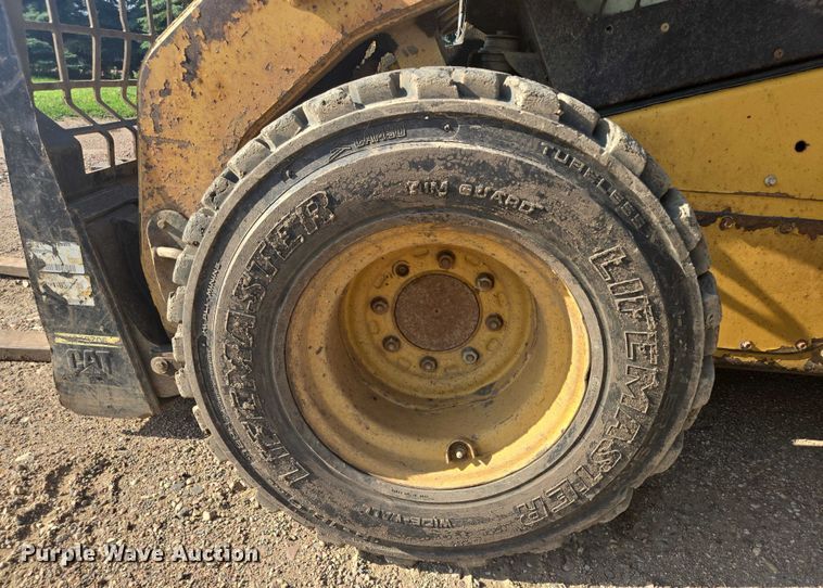 image for item DT7242 2010 Caterpillar 262C skid steer loader