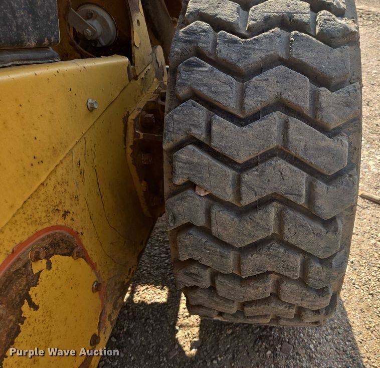 image for item DT7242 2010 Caterpillar 262C skid steer loader