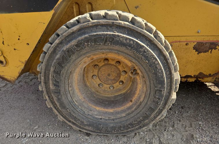 image for item DT7242 2010 Caterpillar 262C skid steer loader