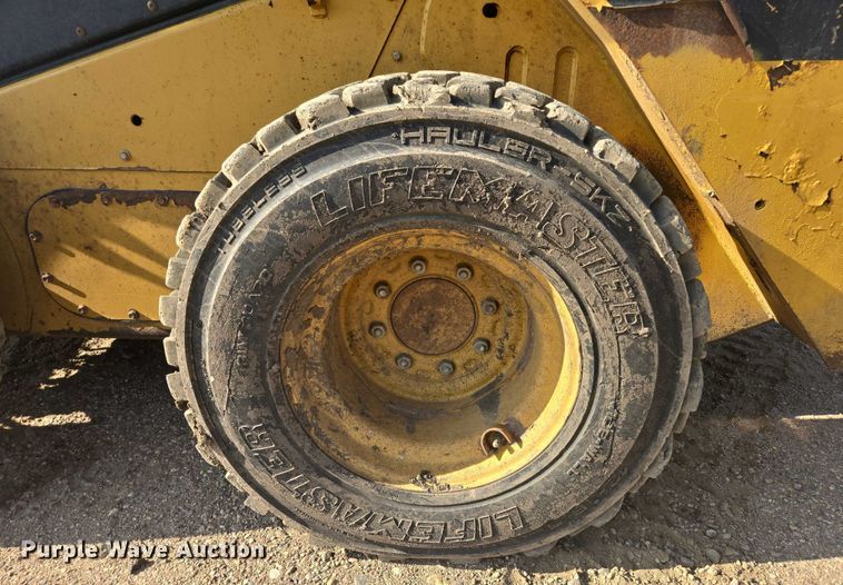 image for item DT7242 2010 Caterpillar 262C skid steer loader