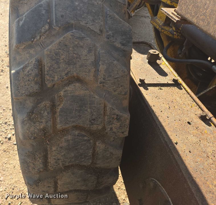 image for item DT7243 1978 Caterpillar 140G motor grader