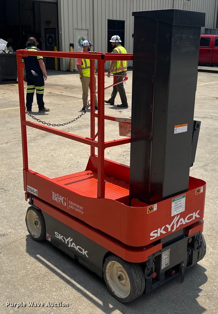 image for item DU7911 2018 Skyjack SJ16 vertical lift