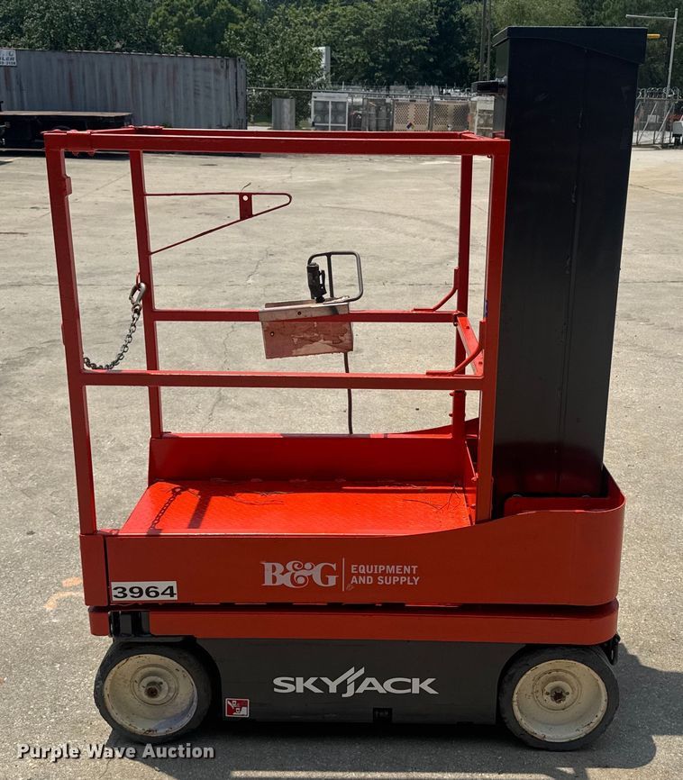 image for item DU7911 2018 Skyjack SJ16 vertical lift