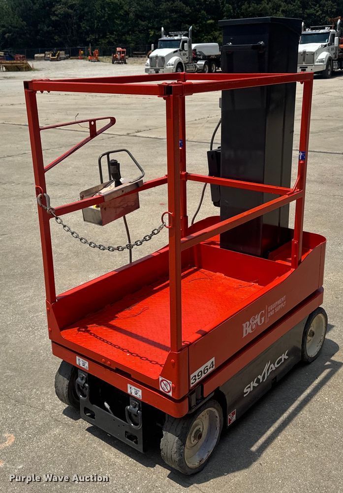 image for item DU7911 2018 Skyjack SJ16 vertical lift