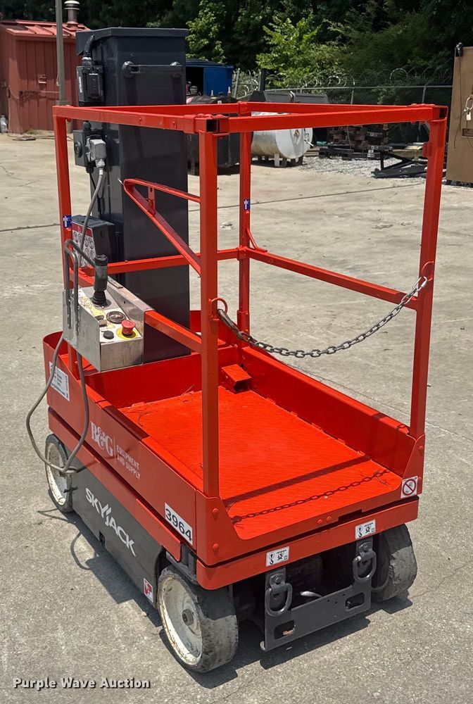 image for item DU7911 2018 Skyjack SJ16 vertical lift