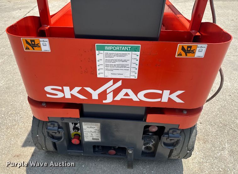 image for item DU7911 2018 Skyjack SJ16 vertical lift