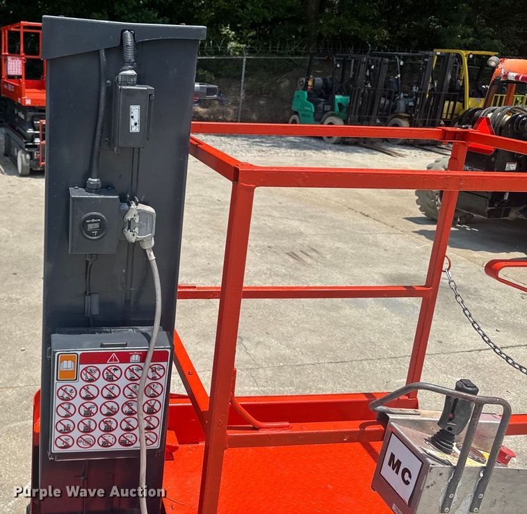 image for item DU7911 2018 Skyjack SJ16 vertical lift