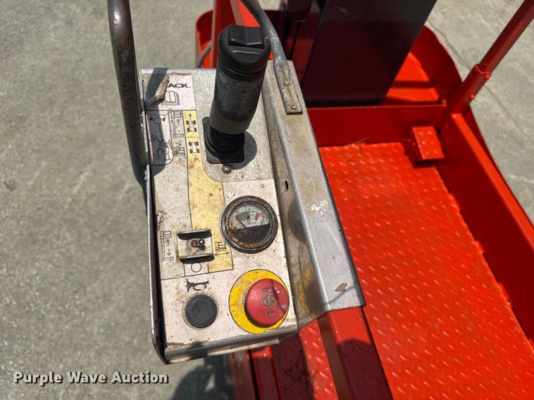 image for item DU7911 2018 Skyjack SJ16 vertical lift