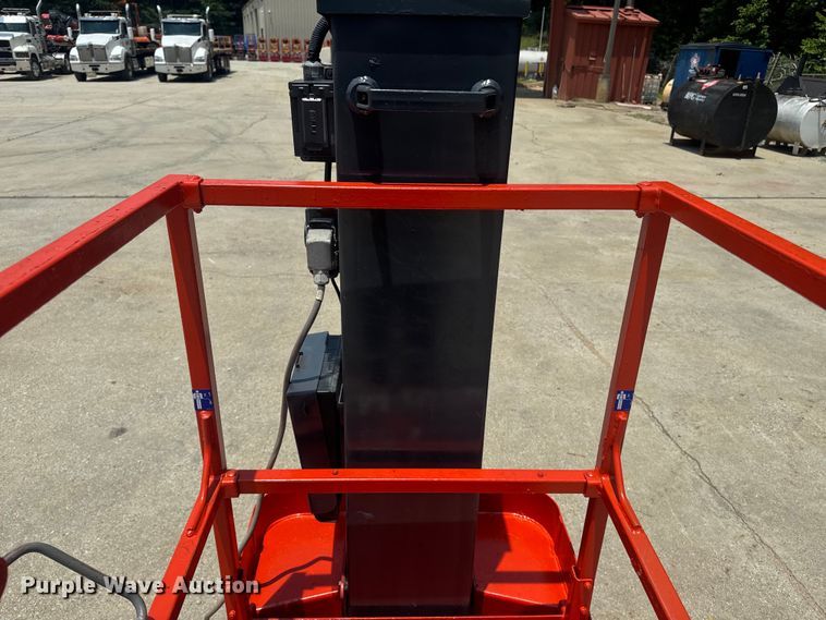 image for item DU7911 2018 Skyjack SJ16 vertical lift