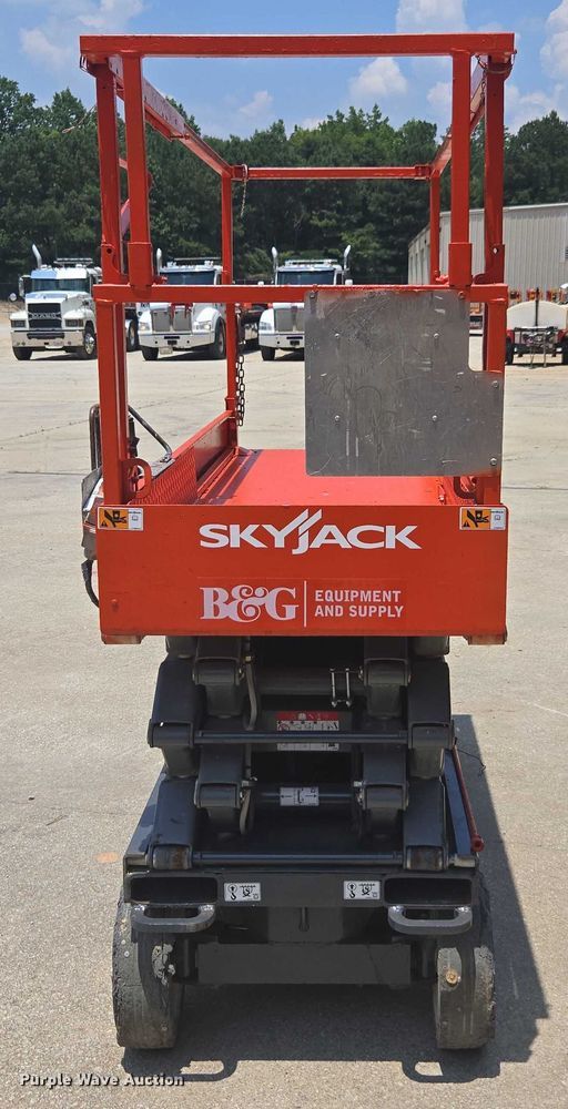 image for item DU7912 Skyjack SJ3226 scissor lift