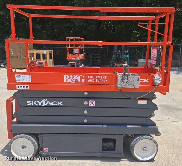 image for item DU7912 Skyjack SJ3226 scissor lift
