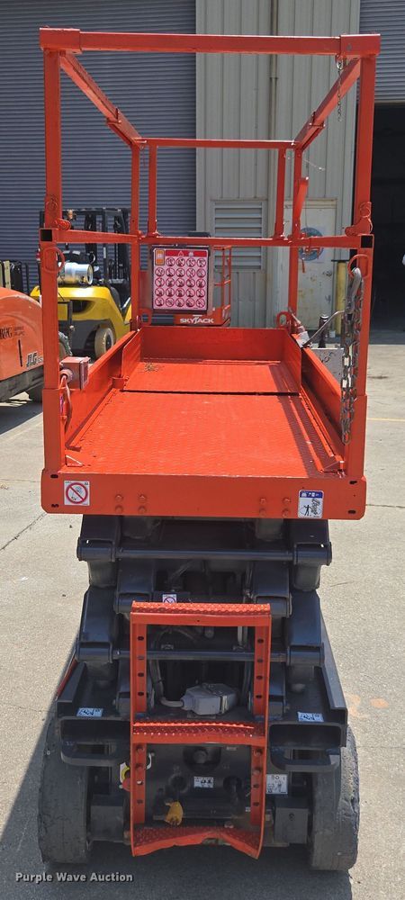 image for item DU7912 Skyjack SJ3226 scissor lift