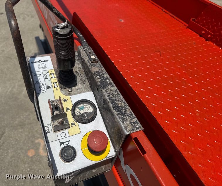 image for item DU7912 Skyjack SJ3226 scissor lift