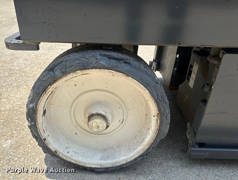 image for item DU7912 Skyjack SJ3226 scissor lift