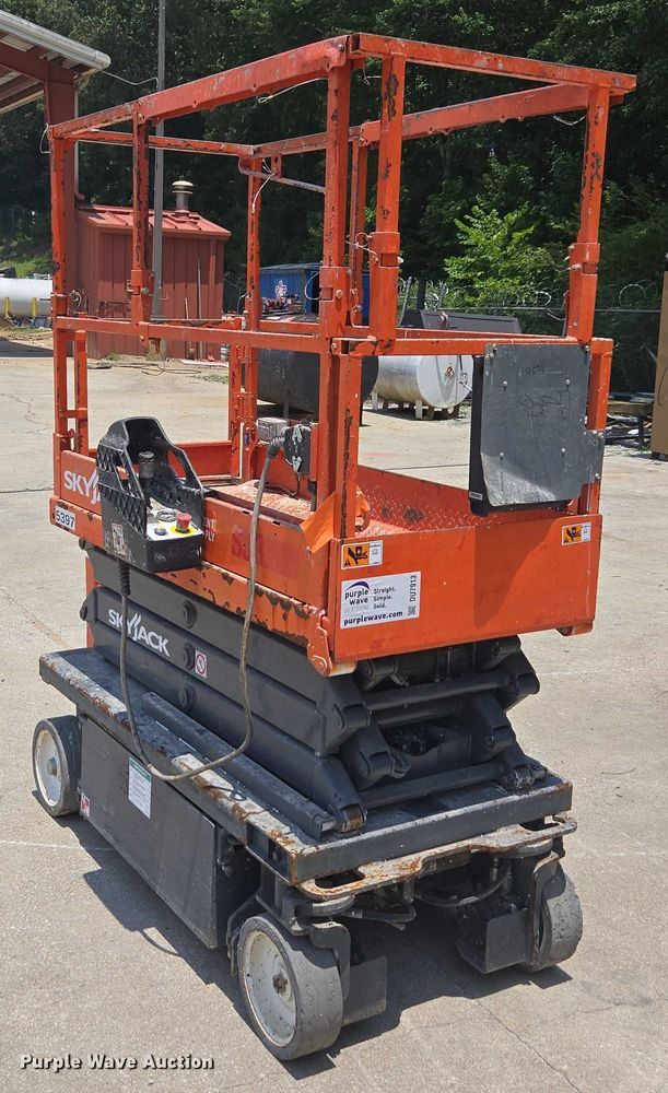 image for item DU7913 2020 Skyjack SJ3219 scissor lift
