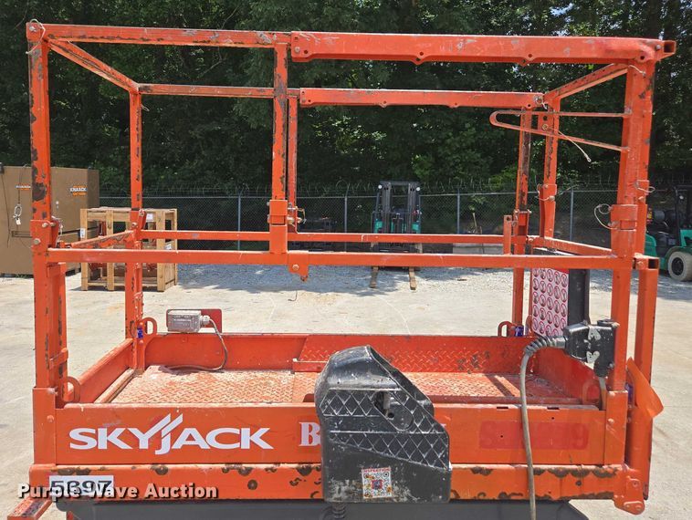 image for item DU7913 2020 Skyjack SJ3219 scissor lift