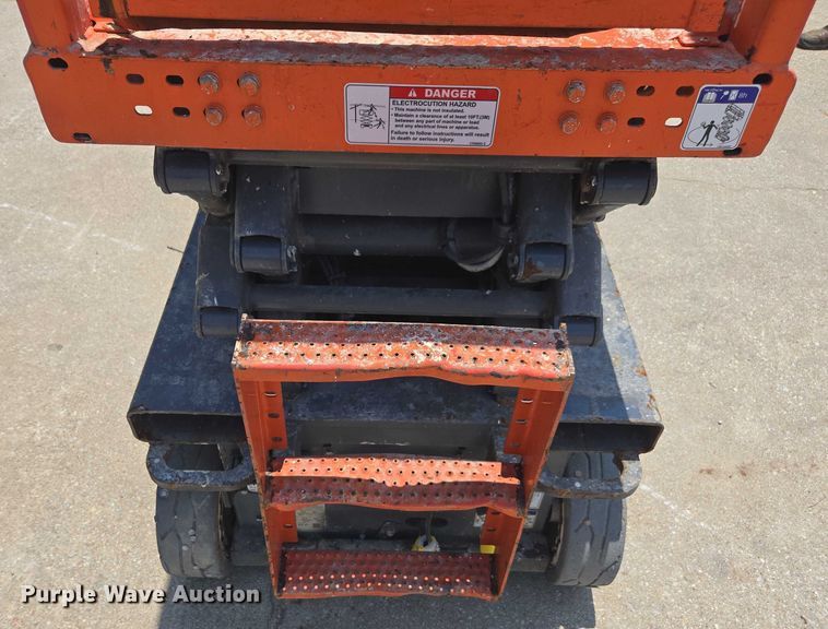 image for item DU7913 2020 Skyjack SJ3219 scissor lift