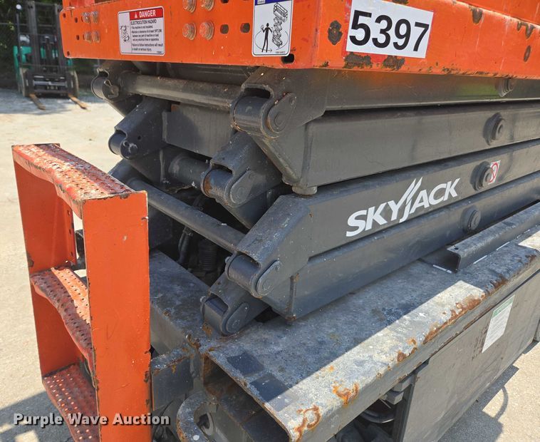 image for item DU7913 2020 Skyjack SJ3219 scissor lift