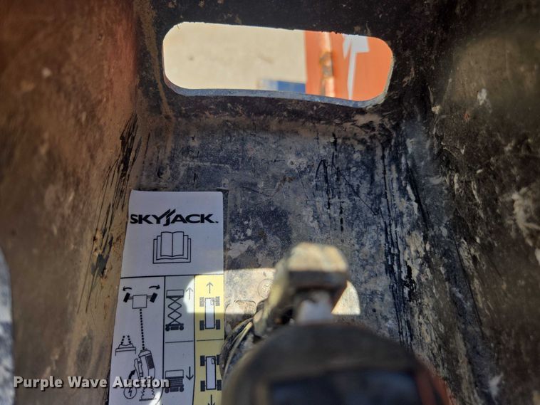image for item DU7913 2020 Skyjack SJ3219 scissor lift
