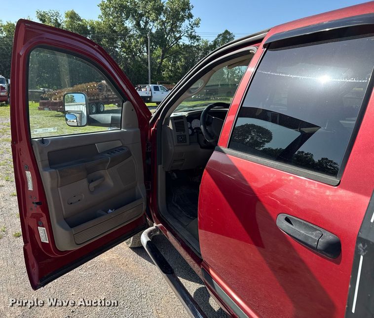 image for item DU9191 2007 Dodge Ram 3500 Quad Cab flatbed pickup truck