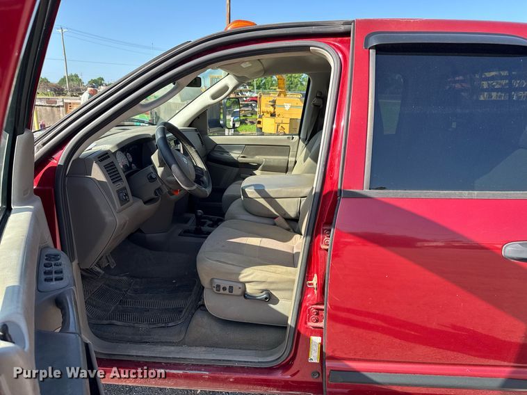 image for item DU9191 2007 Dodge Ram 3500 Quad Cab flatbed pickup truck