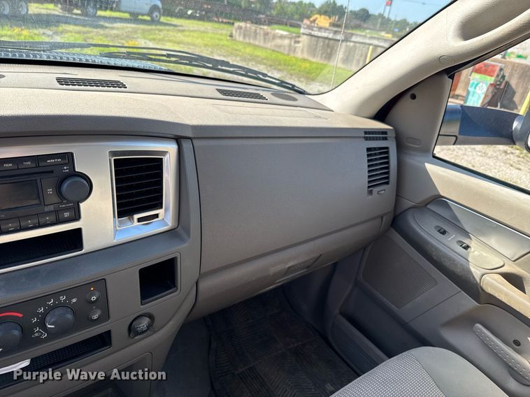 image for item DU9191 2007 Dodge Ram 3500 Quad Cab flatbed pickup truck