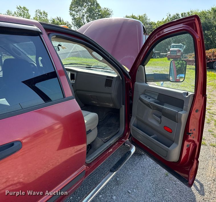 image for item DU9191 2007 Dodge Ram 3500 Quad Cab flatbed pickup truck