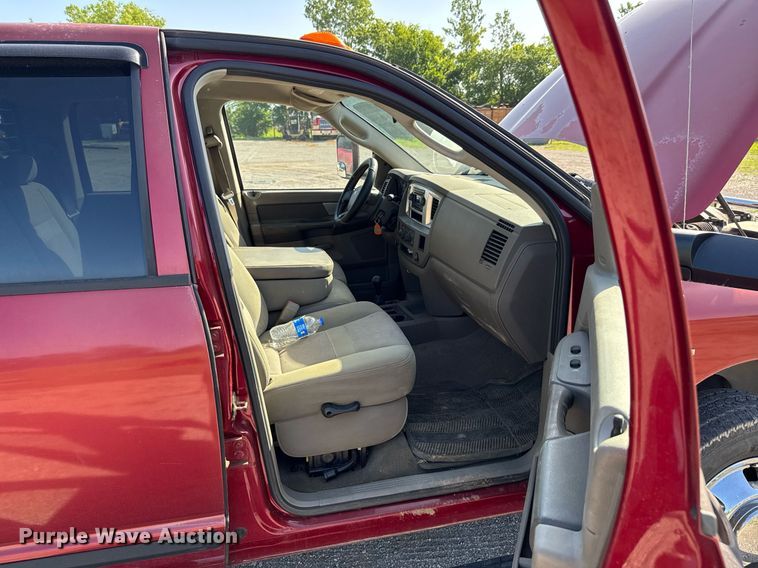 image for item DU9191 2007 Dodge Ram 3500 Quad Cab flatbed pickup truck