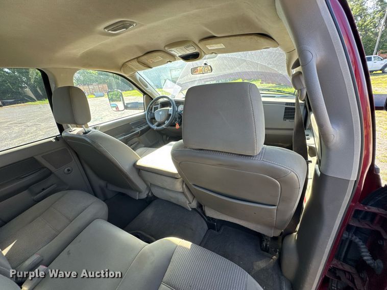 image for item DU9191 2007 Dodge Ram 3500 Quad Cab flatbed pickup truck