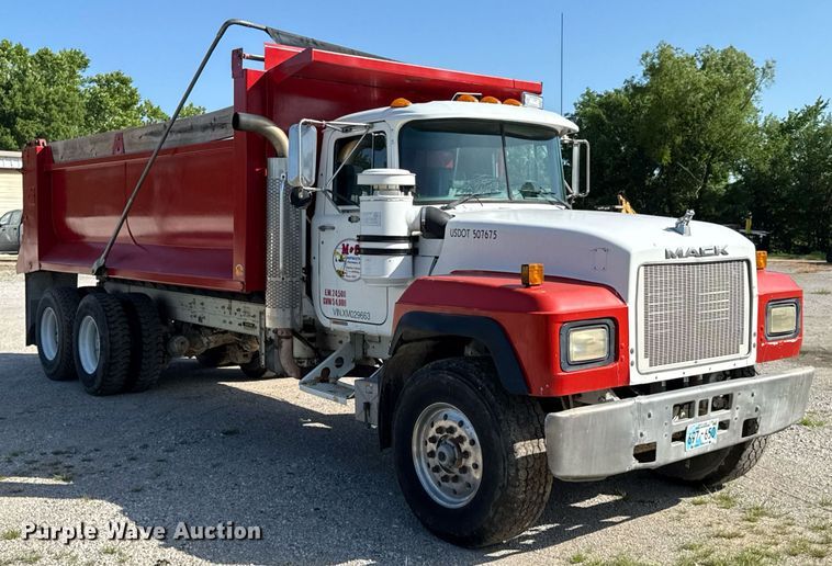 image for item DU9192 1999 Mack RD690S dump truck