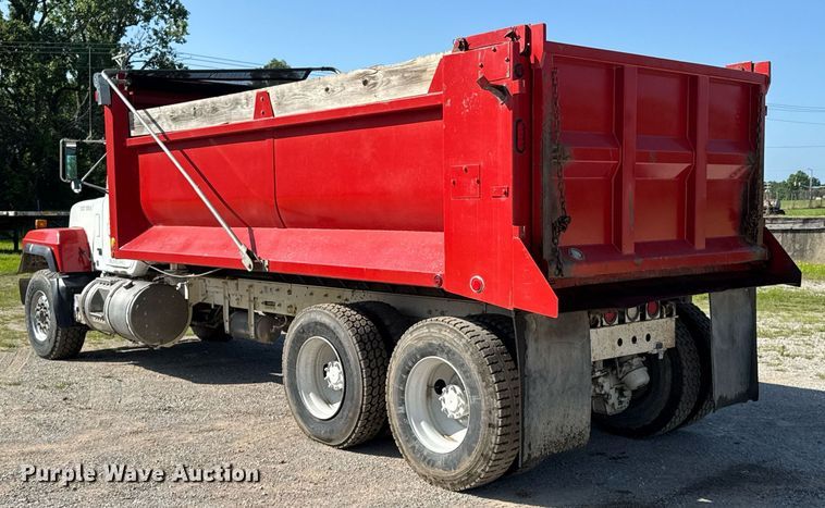 image for item DU9192 1999 Mack RD690S dump truck